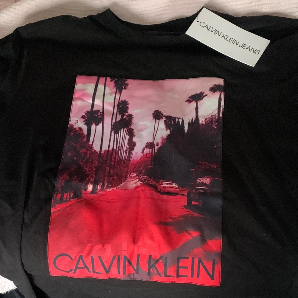 Calvin Klein Jeans Black Short-Sleeve Tee with Red and Pink Photo Print